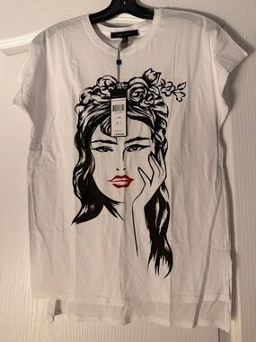 BCBGMaxAzria White Tee with Black Portrait and Red Lip Detail.